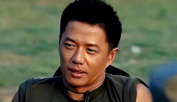 拿柜配资 从草原小子到影帝，追爱9年不放弃，丁克14年幸福依旧